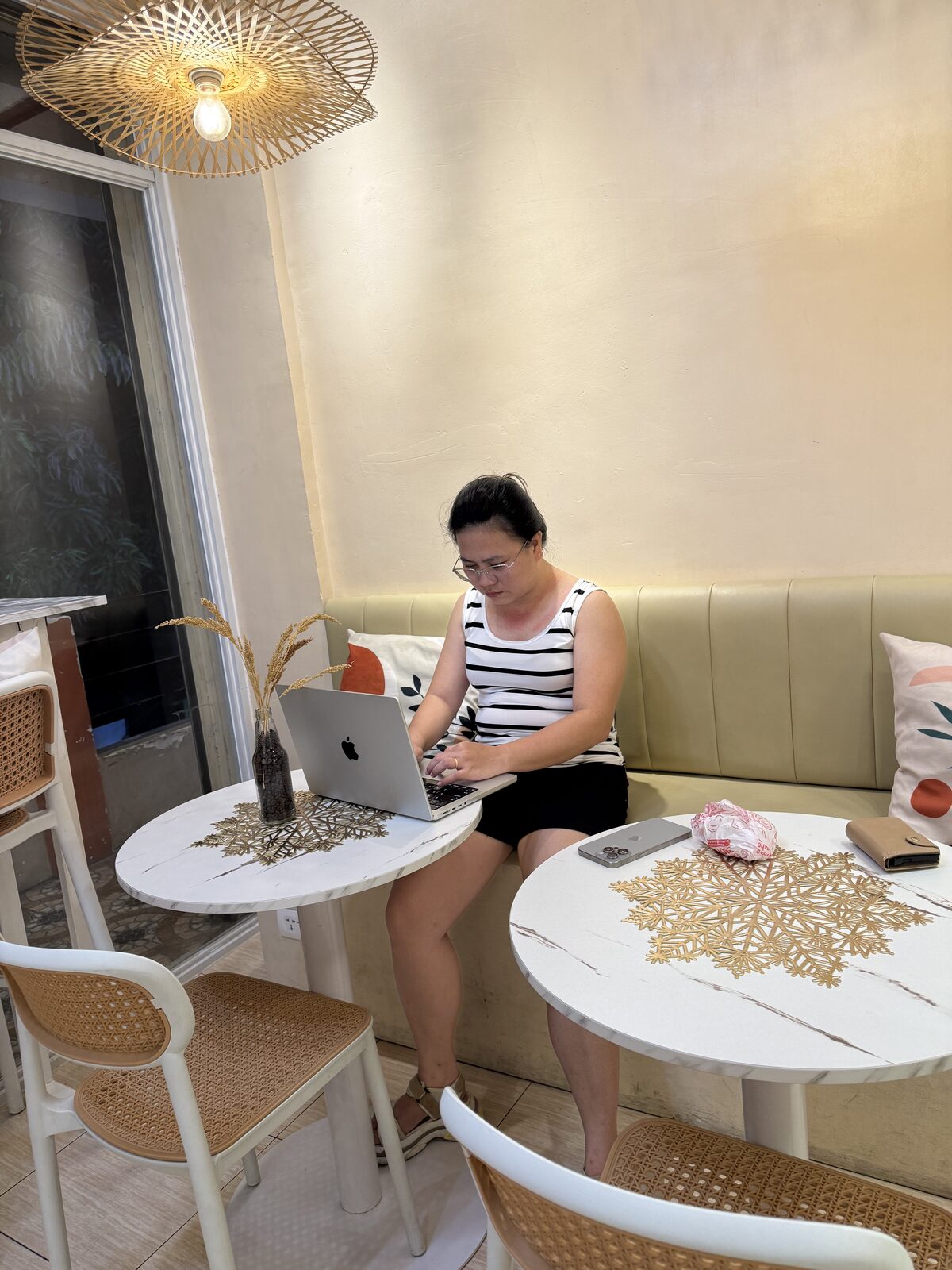 Filipina VA reviewing BIR registration and the 8% tax option for freelance income
